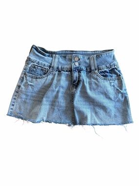 Women’s’ Denim Mini Skirt in Light Blue Size 7/28